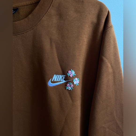 Brown Nike crewneck sweatshirt - Picture 1 of 3